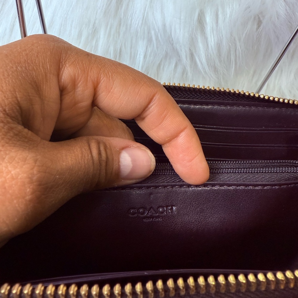 Coach Black and Tan Signature Wallet - Picture 6 of 8